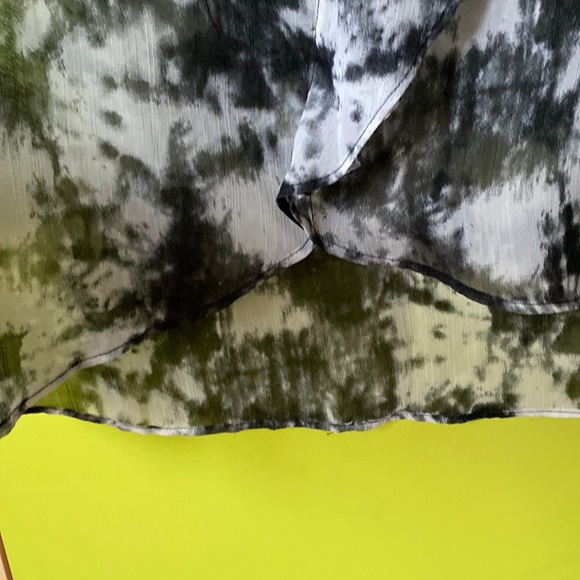 Women’s ruffled high-low blouse - Picture 10 of 10